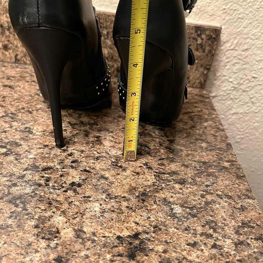 Studded Black Leather Boots
***No BOX***
one scuff mark noted by back heel - Picture 3 of 7